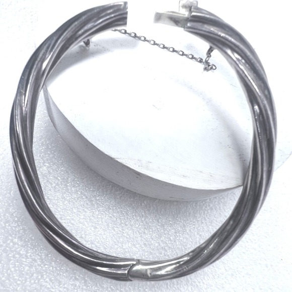 Vtg Sterling Silver Bangle Bracelet‎ Oval 925 Twisted Hinged Safety Chain 6.5\
